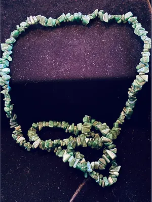 Vintage Green Aventurine Crystal Chip Necklace 32 in. Long Strand Boho Statement thumbnail 4