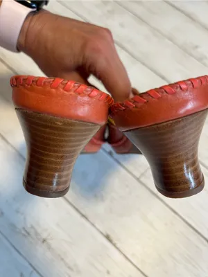 Clarks Artisan Empress Red Beaded Leather Wedge Size 8.5 NWOB thumbnail 3