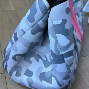 Haute Shore Greyson Tote & Wristlet Gray thumbnail 7