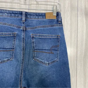American Eagle Distressed Ripped Knee Mom Jeans size 4 thumbnail 8