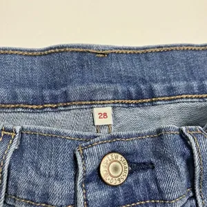 Levis Denim Blue Jean Shorts Womens Size 28 thumbnail 2
