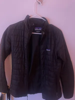 Patagonia Women’s Black Puffer Jacket thumbnail 3