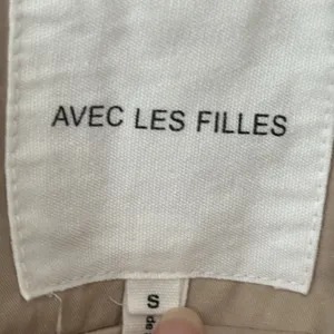 Avec Les Filles Beige Button Up Belted Classic Preppy Closet Staple Trench Coat thumbnail 3