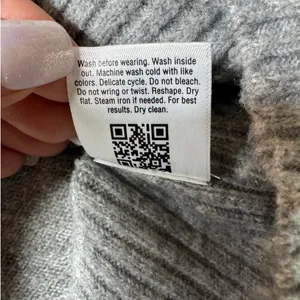 Simply Vera Vera Wang Gray Mockneck Sweater M Quiet Luxury Cashmere Blend thumbnail 10