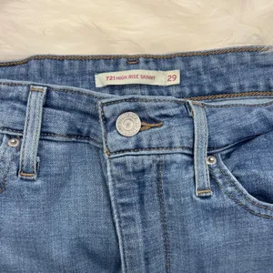 Levi's Women’s 721 High Rise Skinny Blue Jeans in size 29 thumbnail 7