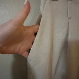 Ann Taylor Gray Pleat Front Trouser Pants Size 12P thumbnail 7