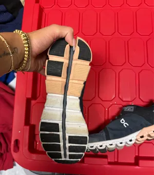 On Cloud Shoes thumbnail 2