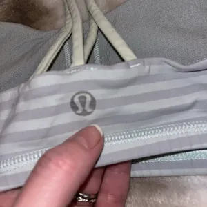 TWO Lululemon Sports Bras Women’s 8 Energy Stripes Athletic Yoga Crossback EUC thumbnail 4