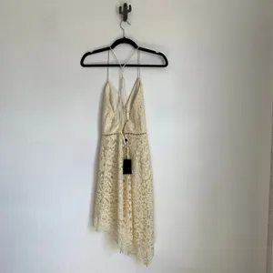 NWT NBD‎ Only Yours Asymmetrical Lace Dress in Ivory thumbnail 4