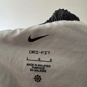 Nike Women's Black and White‎ Running Athletic Shorts thumbnail 4
