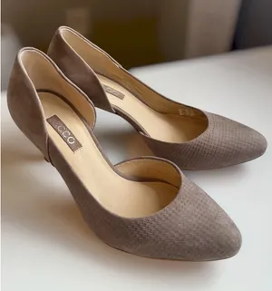 ECCO Taupe Suede Pumps EU 35 US 5 Comfort Heels thumbnail 1