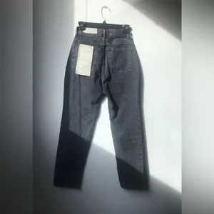 Everlane vintage inspired 90’s cheeky jean washed black size 24 cropped thumbnail 2