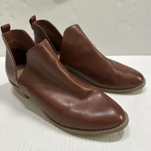 Universal Threads Bootie Boots Womens 9.5 Brown Faux Leather Ankle Pull On Heel thumbnail 1