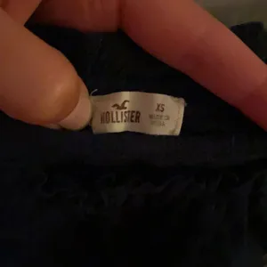 Hollister crop top size XS thumbnail 2