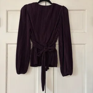 ASTR‎ the Label Plum Purple Plisse Pleated Knot Blouse Puff Shoulder Size Small thumbnail 8
