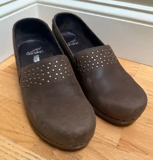 Dansko Mavis Brown Nubuck‎ Leather Studded Slip On Clogs Shoes Size 39 US 9 thumbnail 1