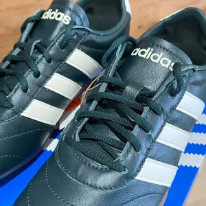 Adidas Women's Black and Navy Trainers thumbnail 3