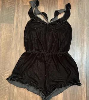 Victoria's Secret Velvet Ruffle Romper Black Strappy Cross Back Medium Chic Luxe thumbnail 1