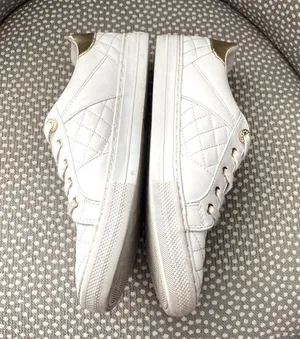 Guess “Loven” Quilted White Sneakers . Sz. 9M thumbnail 3