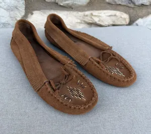 Minnetonka Brown Leather Beaded Moccasin loafers size 6 NEW thumbnail 1