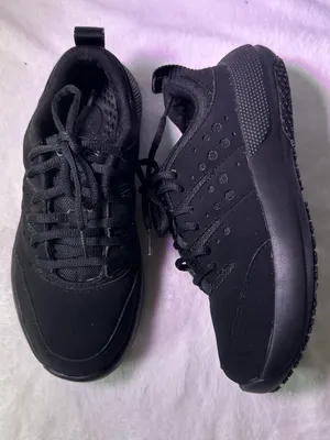 CROCS Men's All-Black Lace-Up Sneaker thumbnail 8