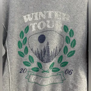 Aerie Winter Tour 2006 Sweatshirt size XXS but runs oversized thumbnail 2