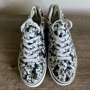 Disney Unisex Mickey Mouse Lace Up Low Sneakers Size 10 or 8.5 #028 thumbnail 2