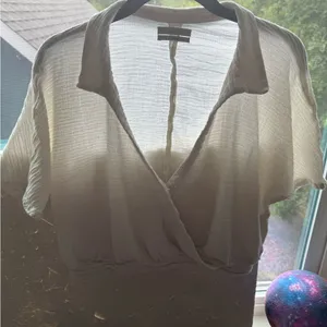 Urban Outfitters Blouse Top Womens Small Cropped White Wrap Short Sleeve thumbnail 1