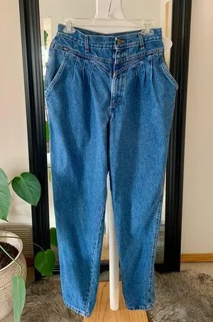 Vintage Chic High Rise Waisted Jeans thumbnail 1