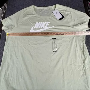 Nike Women’s Short Sleeve T-Shirt thumbnail 9