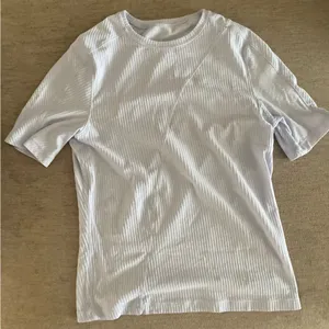 Lululemon Asymmetrical Ribbed Cotton Tshirt Size‎ XS Blissful Blue thumbnail 3