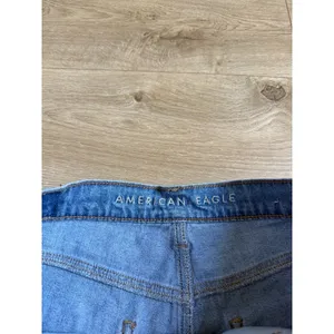 EUC American Eagle Mom Shorts Women's Size 8 High Rise Cuffed Denim Jean Pleated thumbnail 8