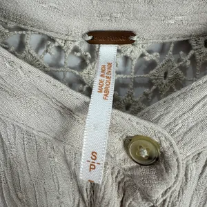 Free People Button‎ Down Blouse Womens Small Tan Lace Crochet Gauze Boho Top thumbnail 3