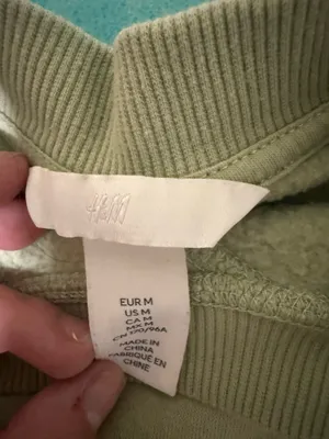 H&M Crewneck  thumbnail 4