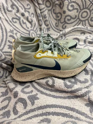 Nike Women’s 7.5 Pegasus Trail 4 GORE-TEX Green/Gold Waterproof Trail Shoes thumbnail 2