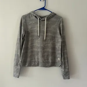 Vuori Halo Essential Hoodie Sweatshirt Pale Gray Heather Camo Size XS thumbnail 2