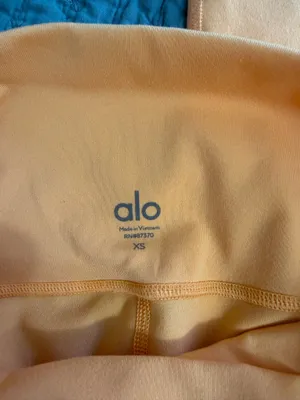 Alo Yoga Leggings thumbnail 3