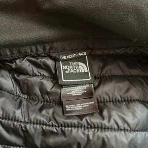 The‎ North Face Lightweight black Puffer Vest Size S thumbnail 7