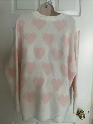 Vince‎ Camuto White & Pink Heart Knit Sweater with Pearl Accent thumbnail 3