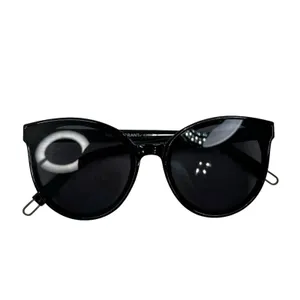 Foster Grant Fashion Black Sunglasses UVA UVB Protection Scratch Resistant thumbnail 2