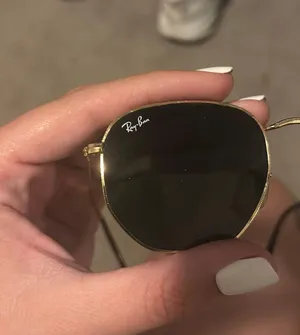 Ray-Ban Sunglasses thumbnail 2