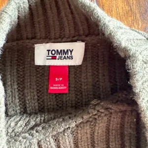 Tommy Hilfiger Women’s Sweater thumbnail 2