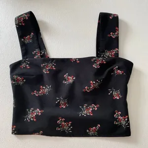 Abercrombie & Fitch Floral Crop Top Black Red Sleeveless Smocked Back Bralette S thumbnail 2