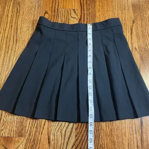 UNIQLO Women's Black Pleated Mini Skirt Size Small thumbnail 2