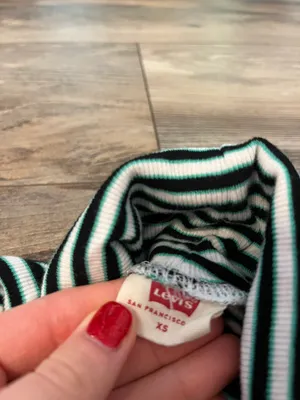 Levi’s Cropped Turtleneck thumbnail 2