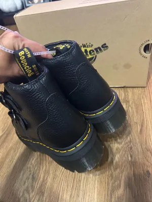 DR MARTENS Devon flower buckle black leather platform boots shoes women’s 9 nee thumbnail 4