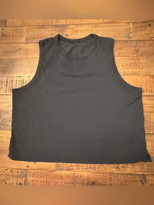 LULU🍋 Classic Fit Sleeveless Tank Top thumbnail 2