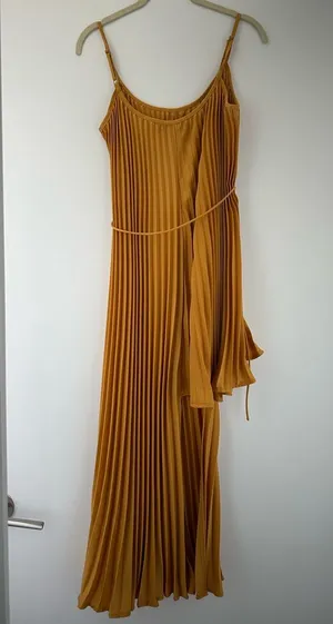 Seek The Label Elegant Mustard Pleated Dress size M thumbnail 1
