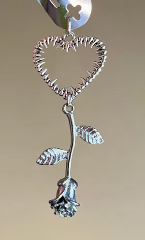 Handmade vintage antique goth style spike heart & rose dangle hair clip🌹🖤✨ thumbnail 2