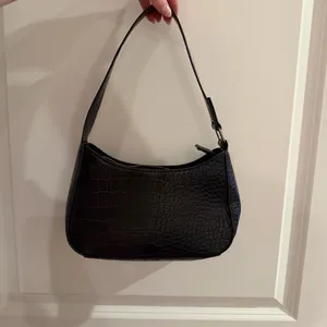 Urban Outfitters Black Croc-Textured Shoulder Bag thumbnail 2